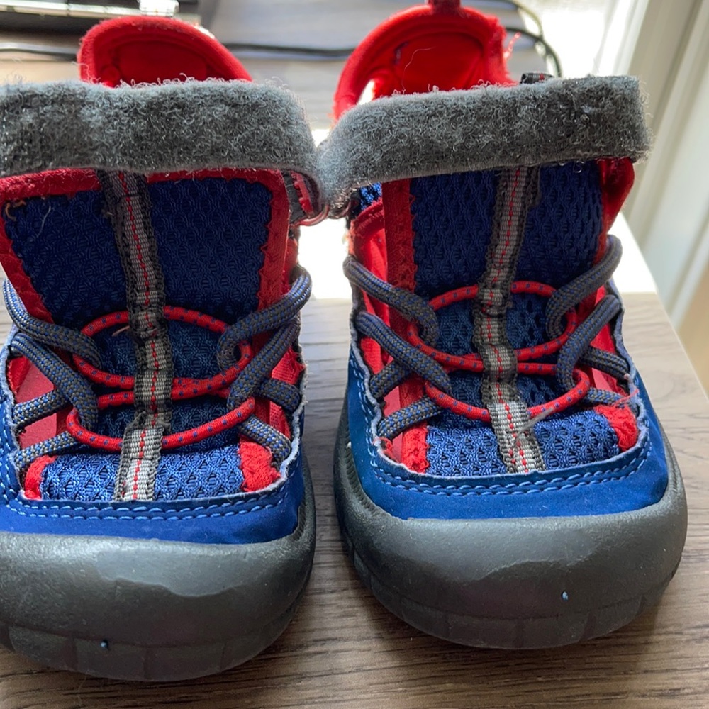 Osh Kosh sandals toddler size 8